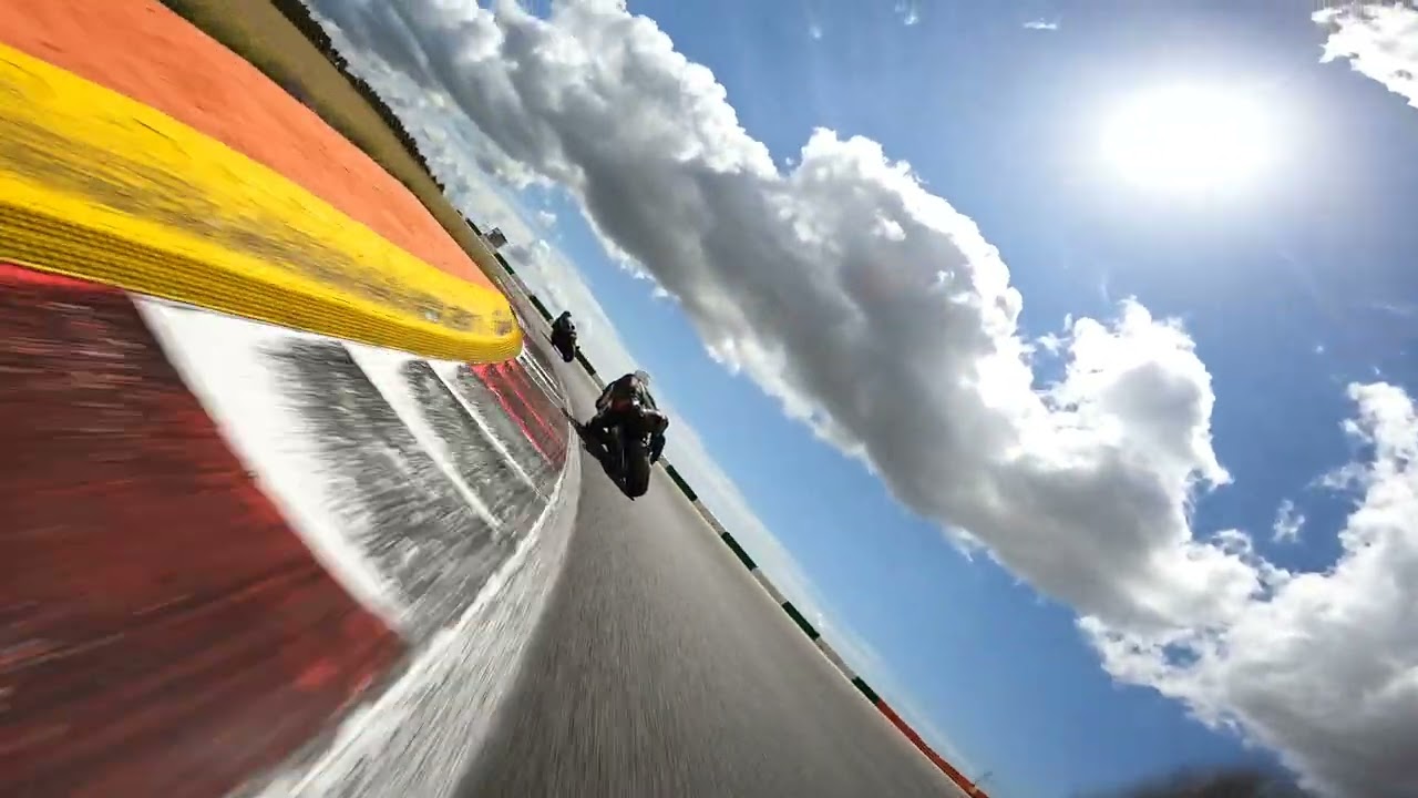 FZR4/9 vs 1LegLou vs RSV4 Portimao 2022 05 15 ~1120 (Mid/Adv Group) 4K