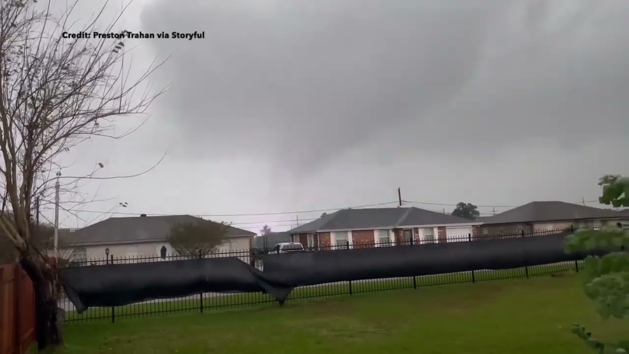 Video captures tornado in New Orleans