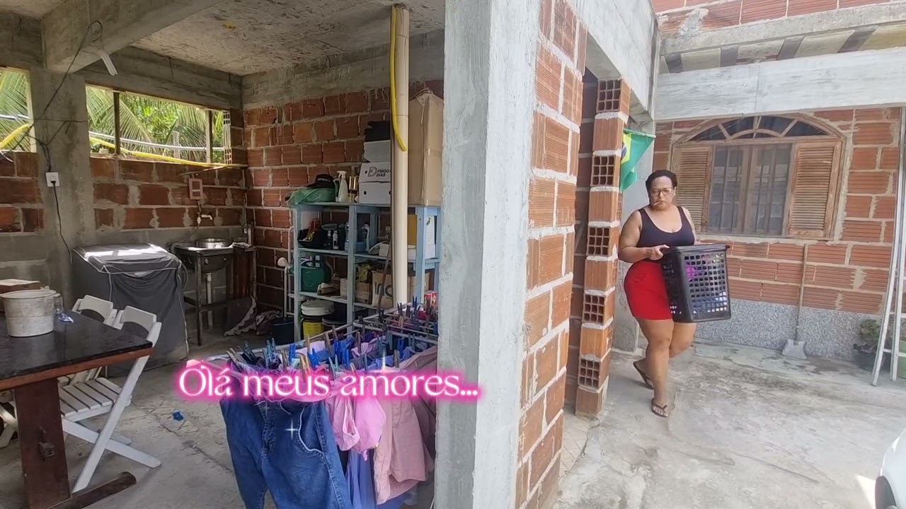 COMO É A VIDA DE UMA DONA DE CASA 