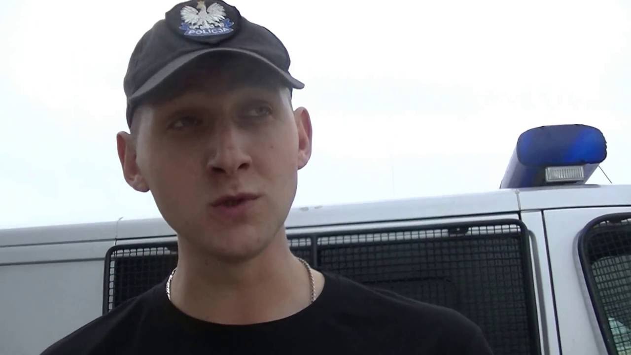 POLICJA LEGITYMUJE PODEJRZANEGO DZIENNIKARZA NEON24.PL NA ..PLAŻY W GDAŃSKU