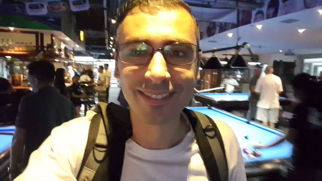 Playing pool at Hustlers Bangkok (vlog)