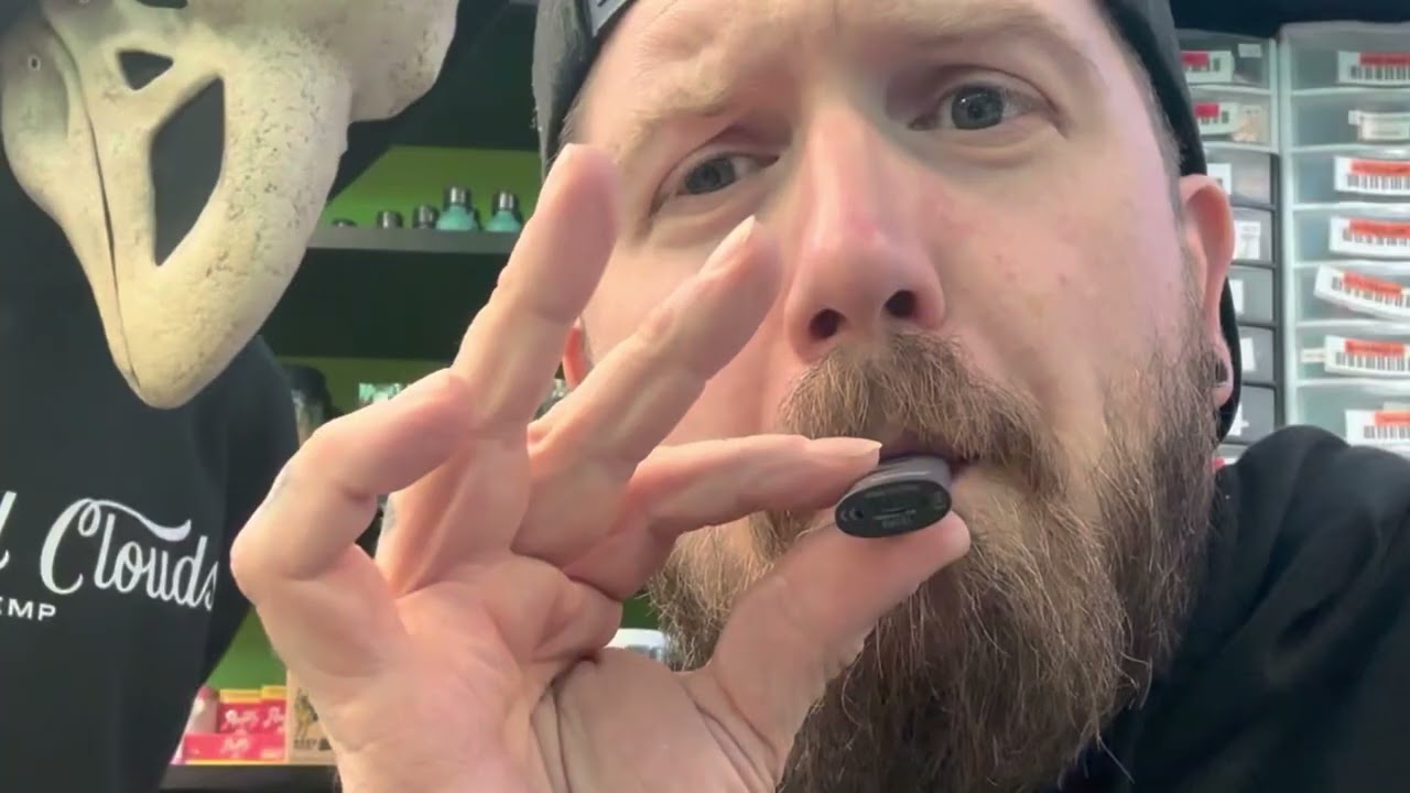 THC Review: Coastal clouds hemp- Vanilla wedding cake. Delta 8 THC,  HHC-P. 2 gram disposable.