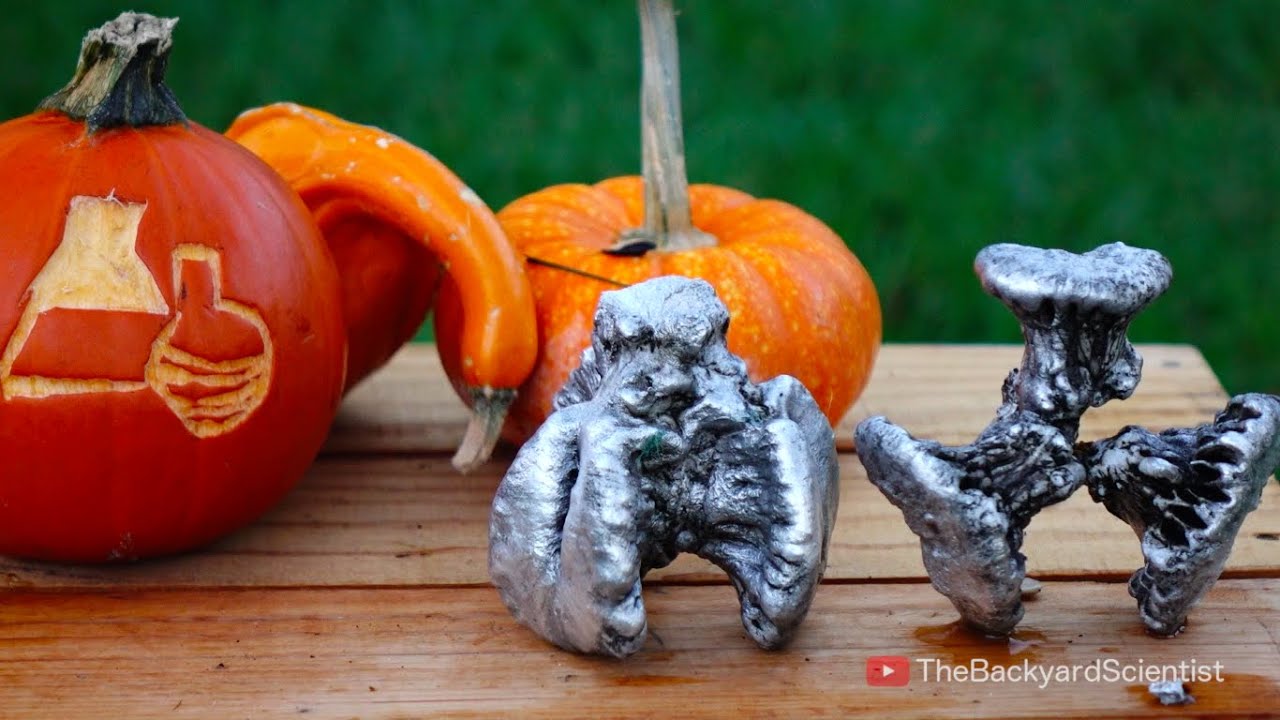 Pouring molten Aluminum into a Pumpkin (cooled with liquid nitrogen!!!)