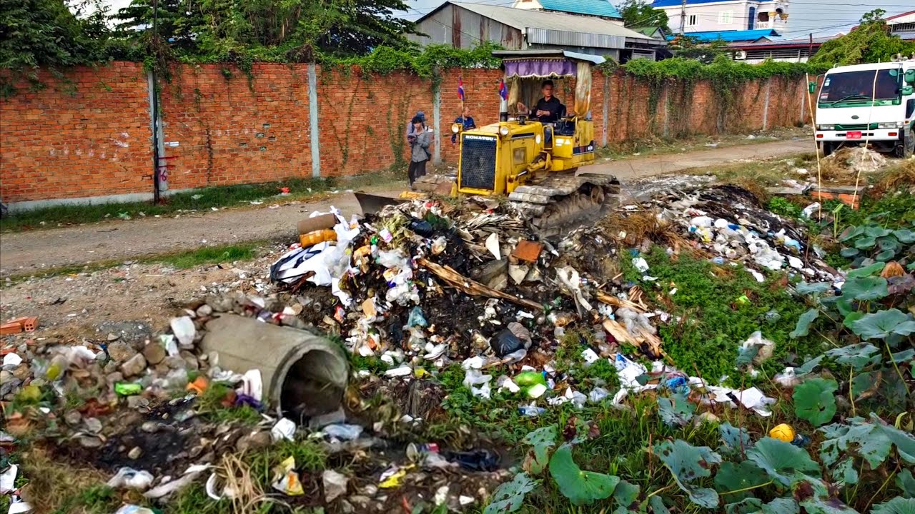 First Start A New project!! Land filling Delete Garbage By Bulldozer Komat'Su D31P with 5ton Trucks