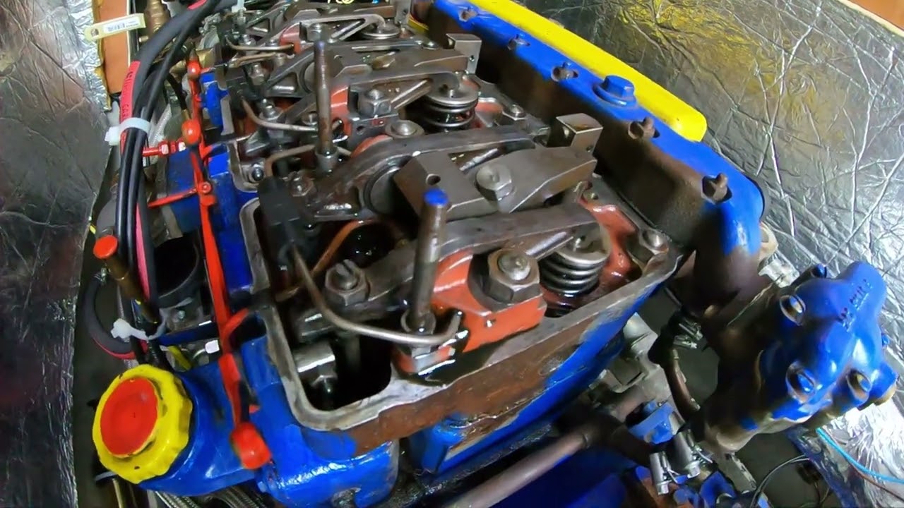 Marine diesel Lister Petter STW3 valvetrain is visible in slowmotion, cool sound