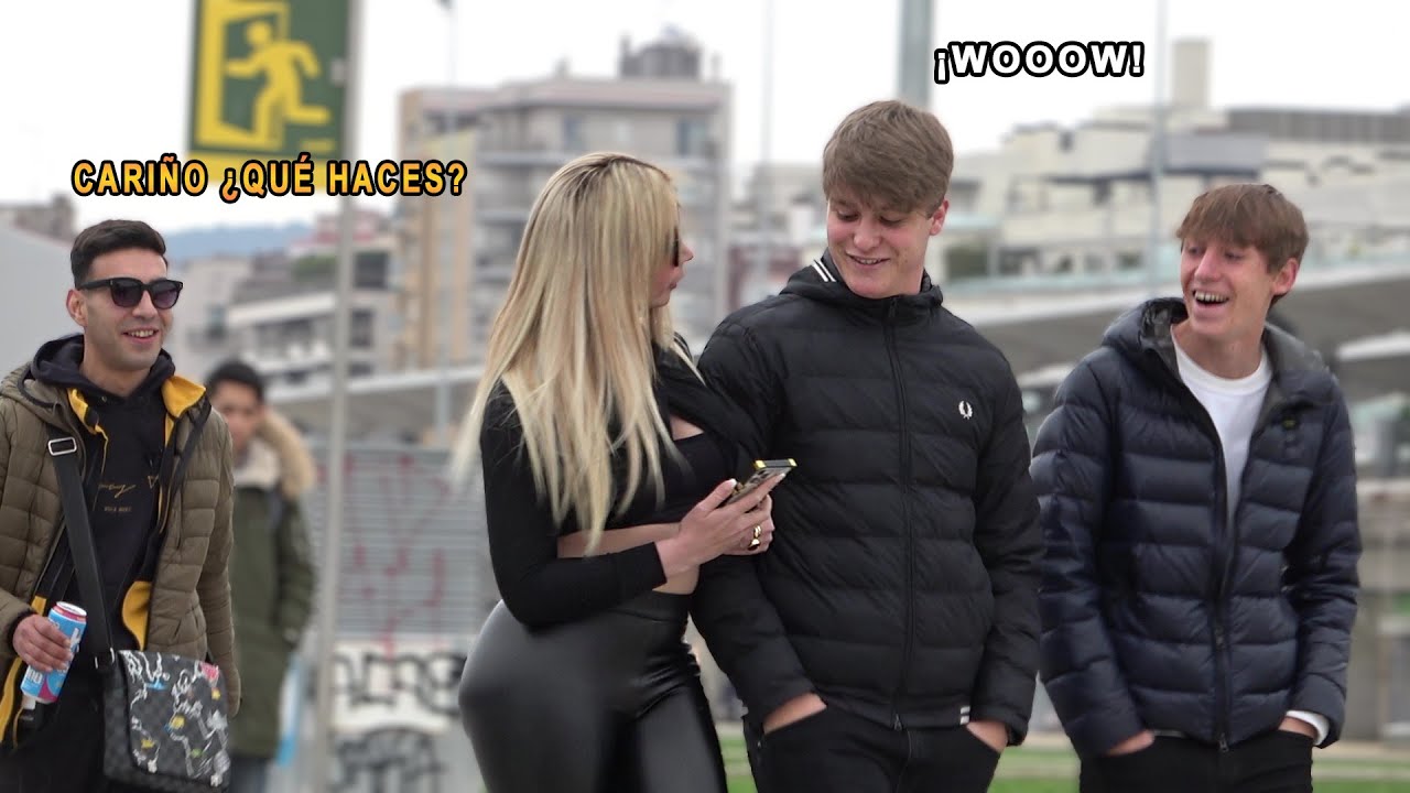 ABRAZAMOS A DESCONOCIDOS Y REACCIONAN ASÍ 😂 #2 [Tomas Extras]