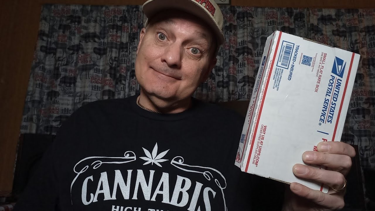 King Shit Unboxes Trop Papaya Crumble and Blue Sunset Flower from Amish Grown!