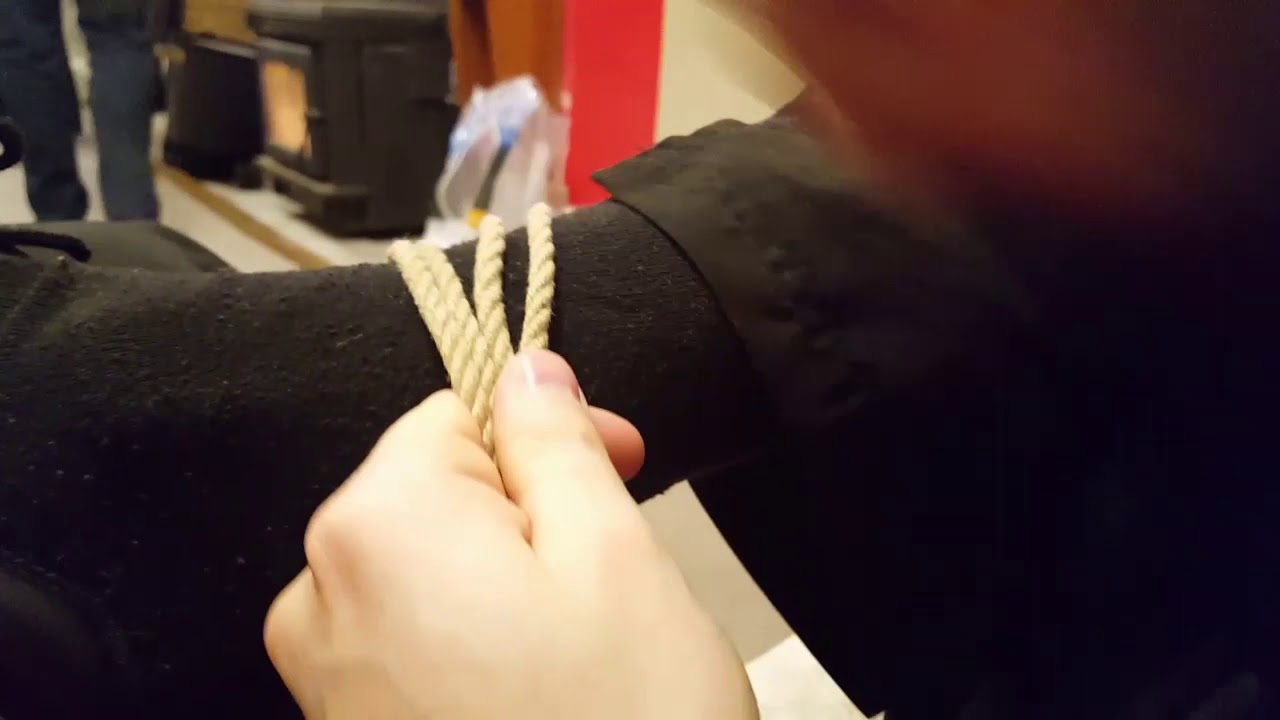 Single Column Tie: Burlington Bowline