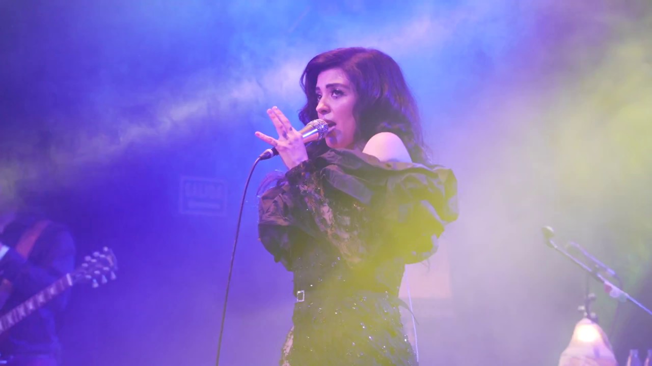 El Beso - Mon Laferte (Madrid 2018)