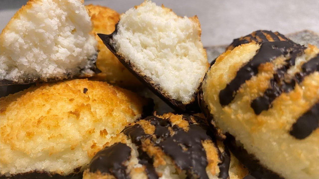 Amazing Coconut Chocolate Cookies - Keto Friendly