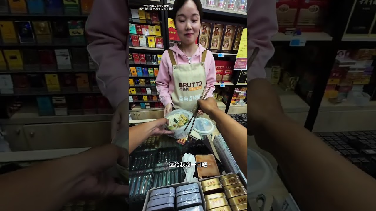 以鱼换物 探南京超市辰辰老板娘 青鱼换芙蓉王 又拿大鱼征服了一位超市老板娘！#以鱼换物 #交换美好 #钓鱼吧探长 #2025dou来钓鱼 #邪修版钓鱼有手就行