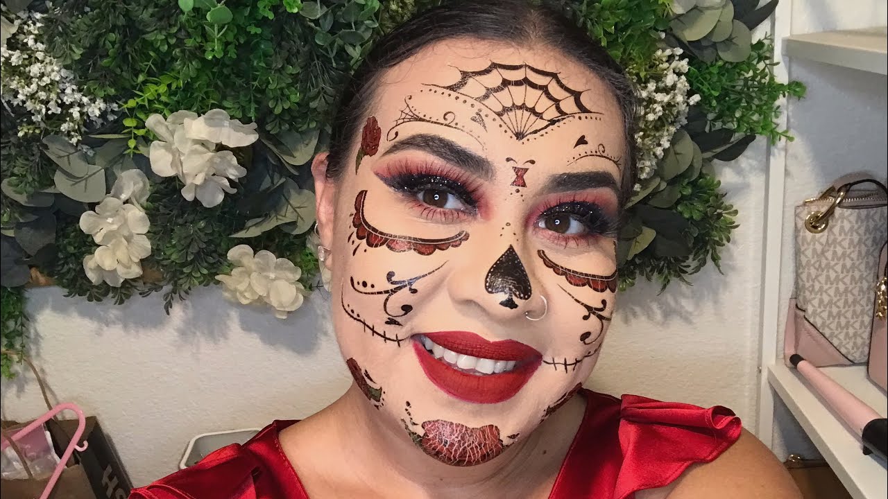 How to do a Día de los muertos makeup look using face tattoos. Sugar skull makeup ❤️