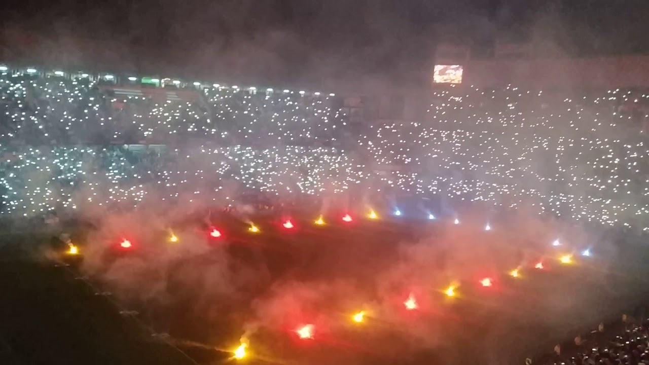Himno de la Comunitat en Mestalla en el centenario del Valencia