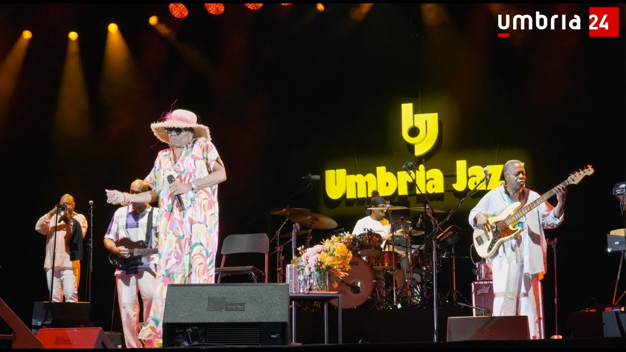 Umbria Jazz 2022, la forza e l'eleganza di Dee Dee Bridgewater in «I'm going down slow»