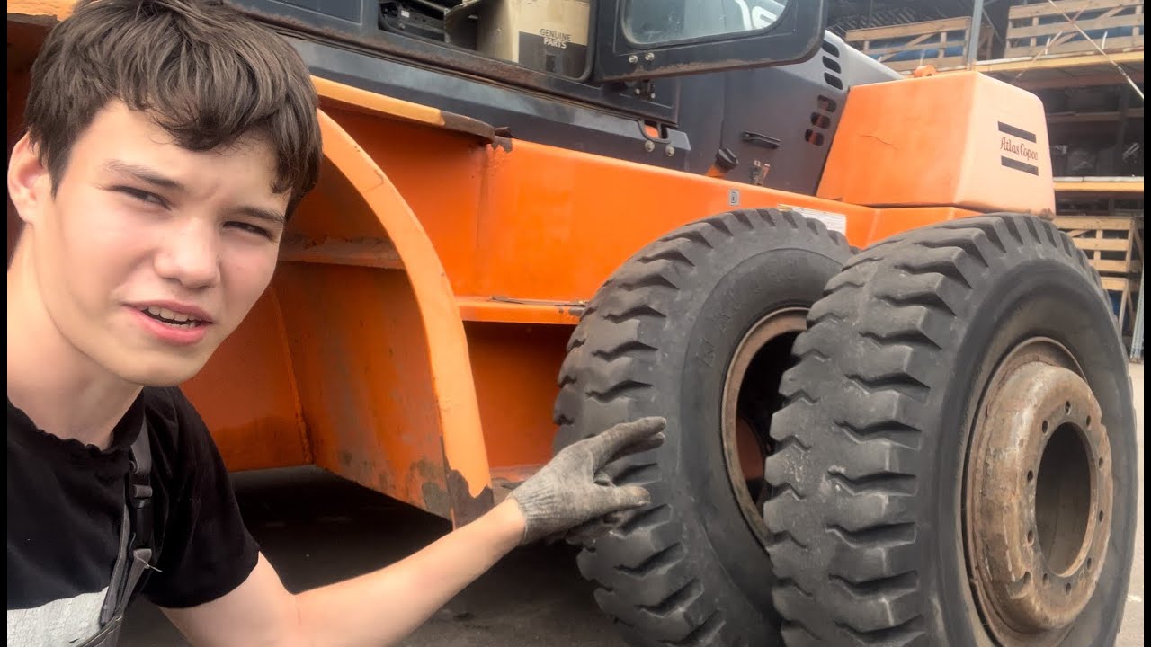 Замена колеса на 20 ТОННОМ погрузчике Doosan. Смотрю погрузчики на складе