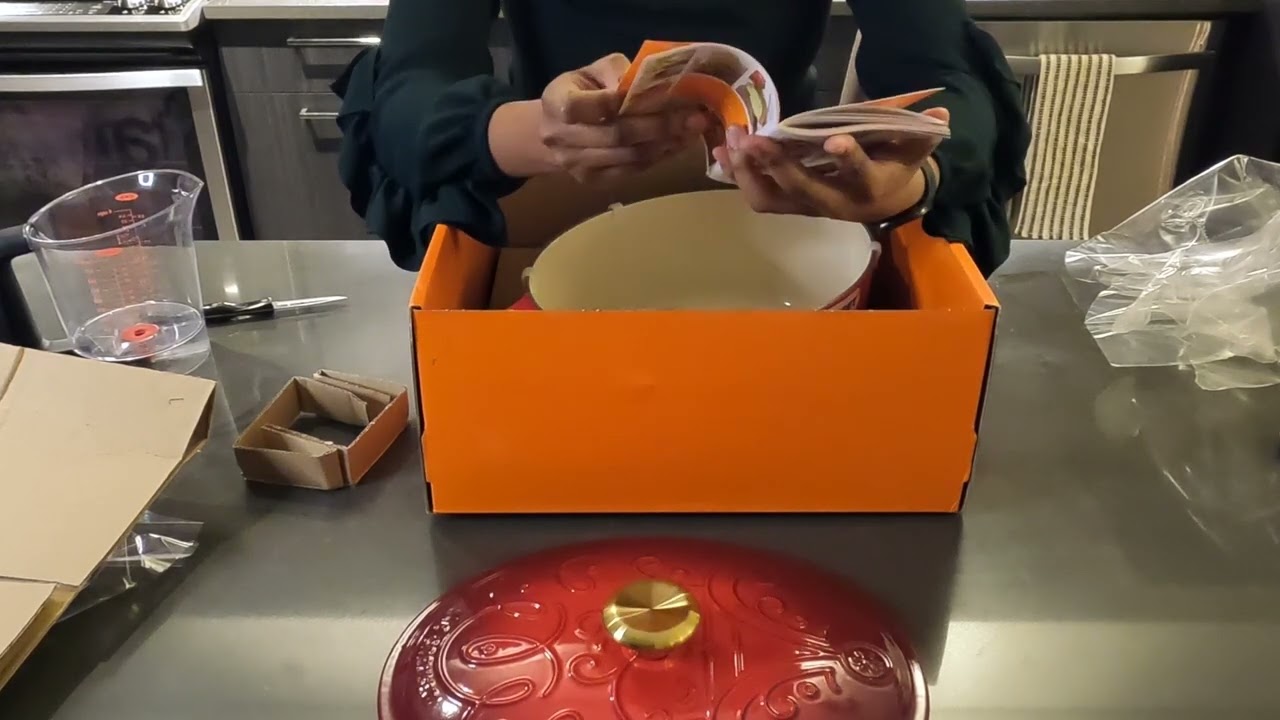 Le Creuset Noel 6.75 Qt Oval Dutch Oven