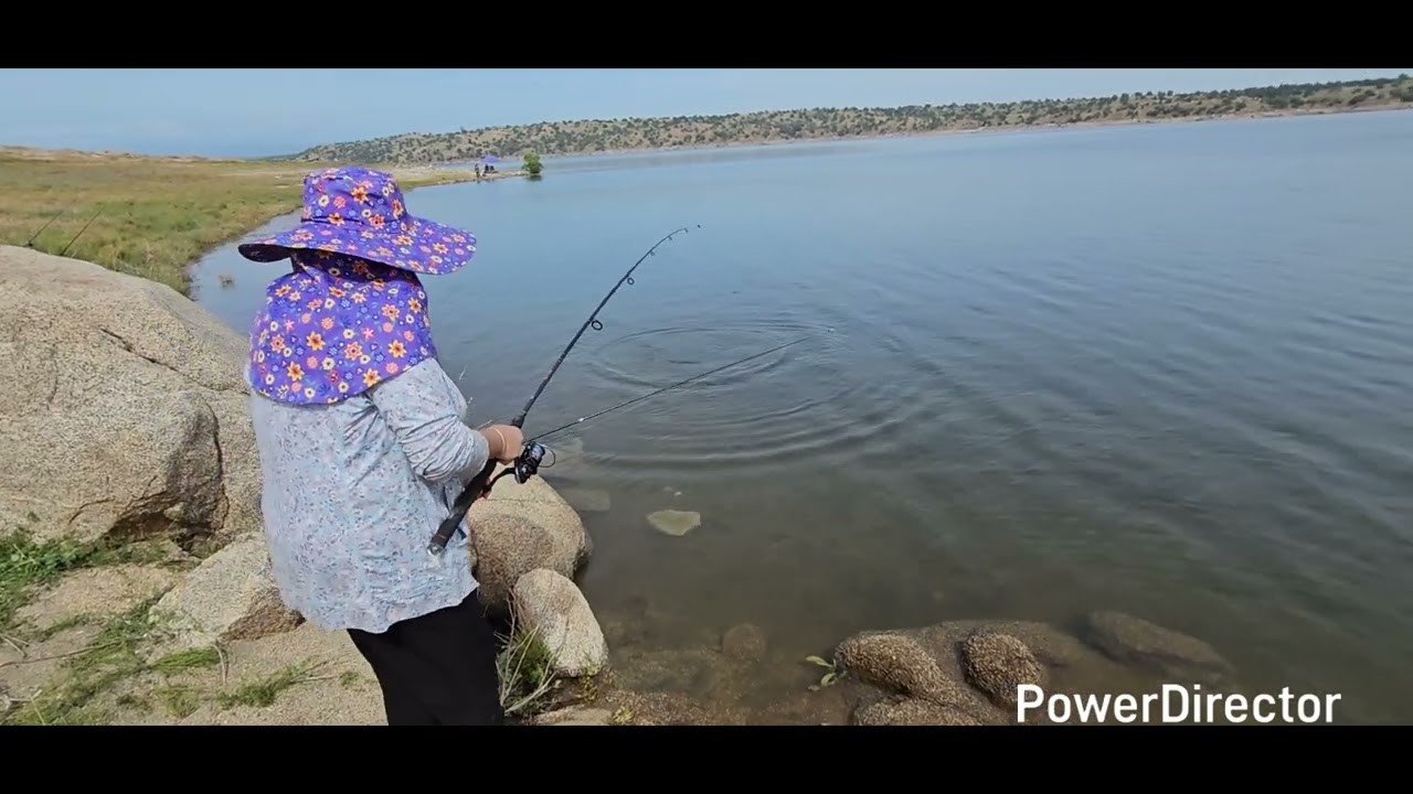 Nuv ntshes Eastman lake.