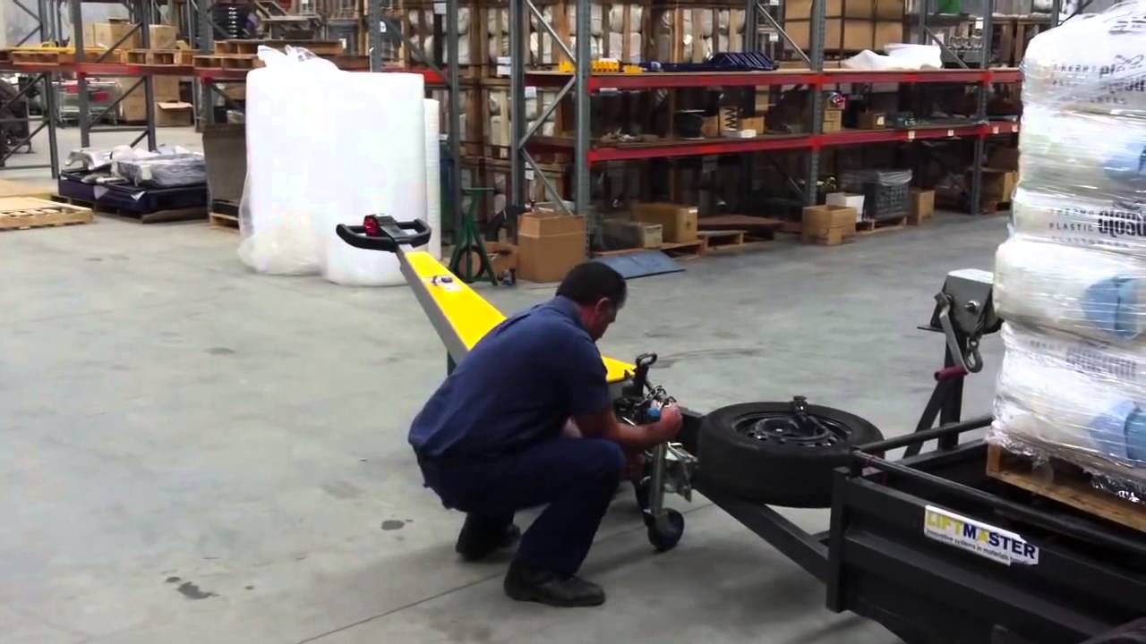 Offroad Tug with Tow Ball to pull trailer