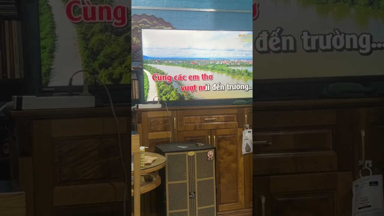 Em là cô giáo vùng cao (do Me Phượng hát)