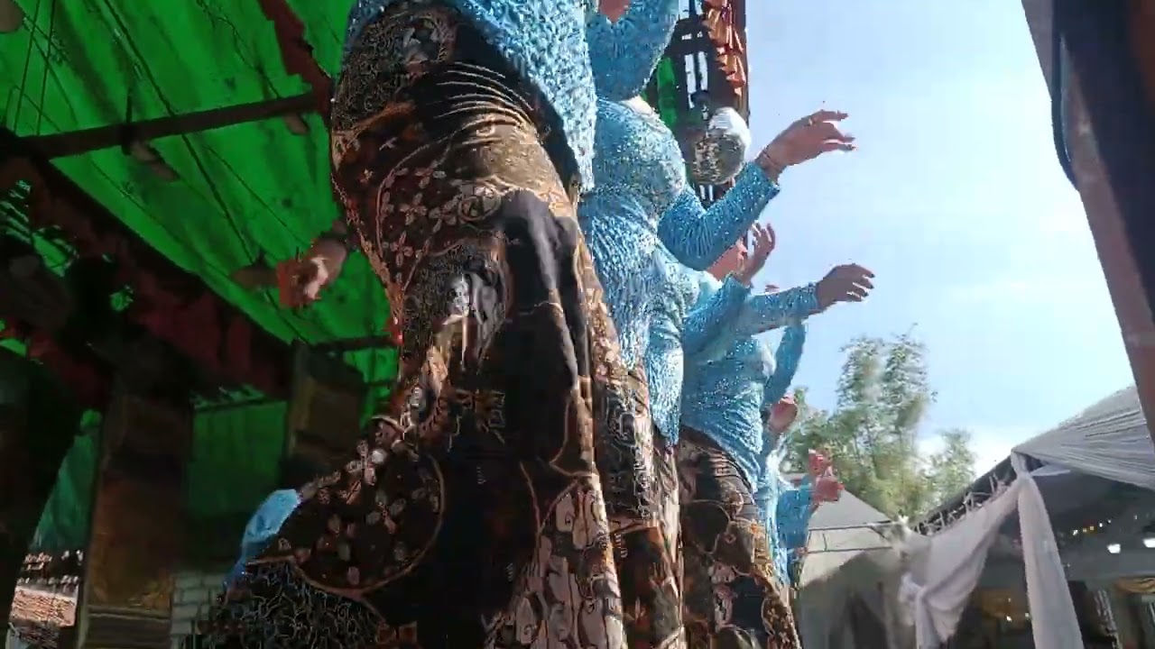 Pembukaan Tari tamansari pagelaran kesenian kethoprak Agung Budoyo. 