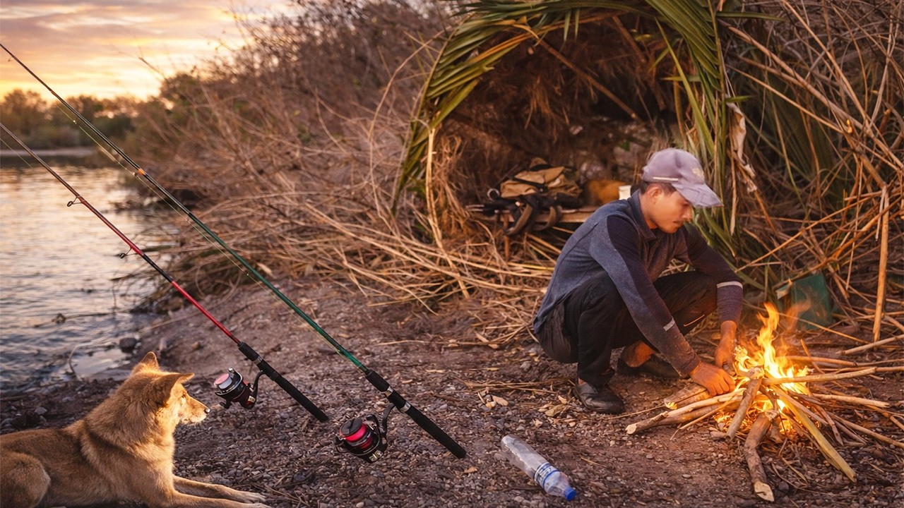 SOLO BUSHCRAFT CAMPING | SHELTER, FISHING ADVANTURE WITH MY DOG!