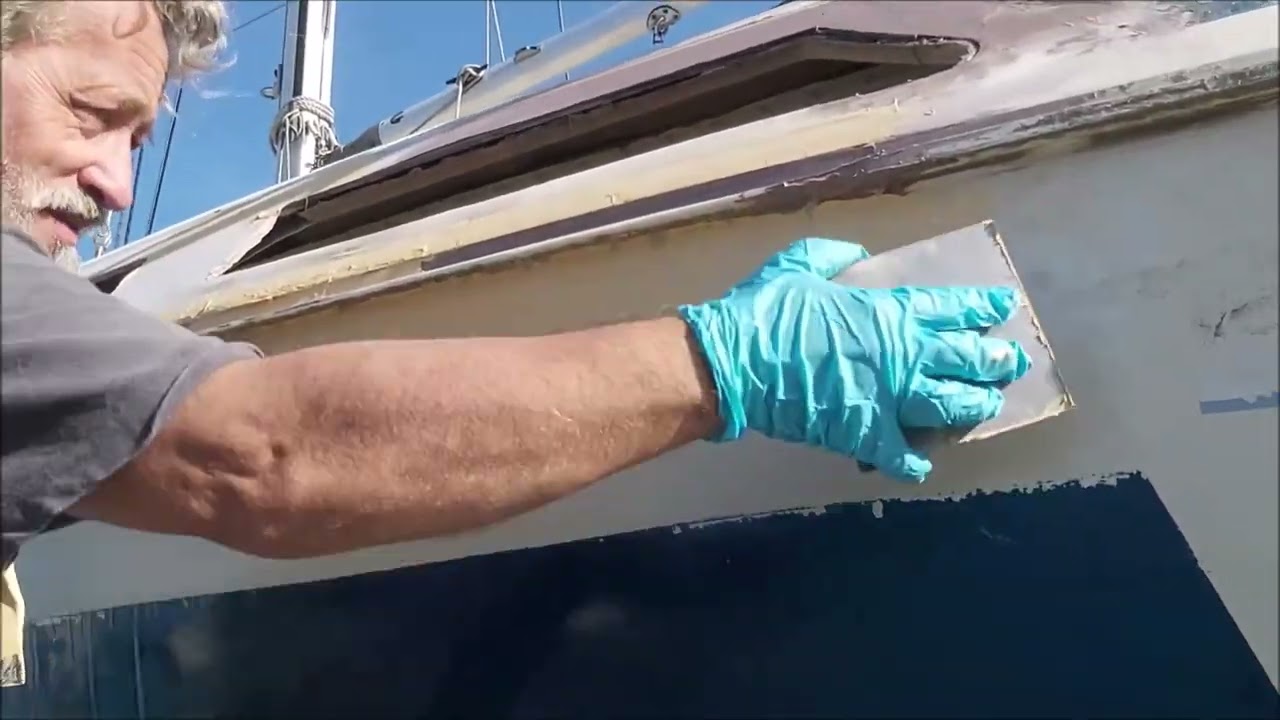 Herstel van schade. Maxi 84 zeilboot
