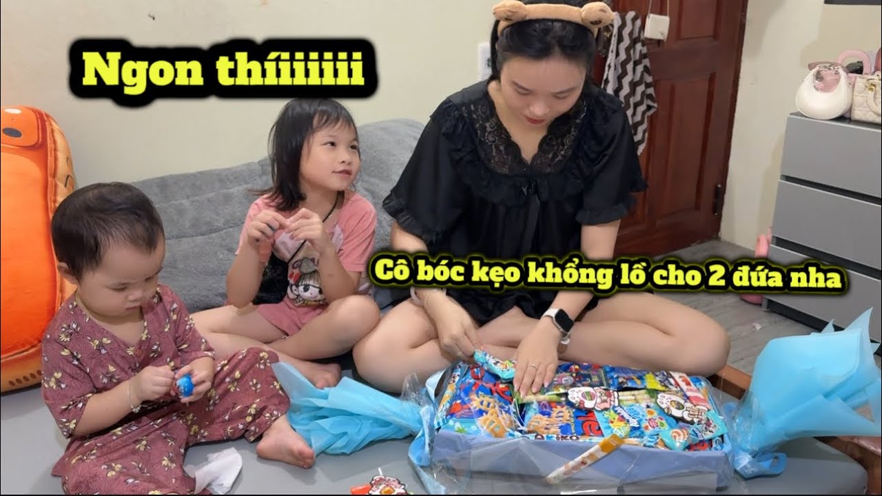 Vlog Cô Yến Bóc Kẹo Khổng Lồ Cho 3 Cạp Cạp Ăn Và Cái Kết. 