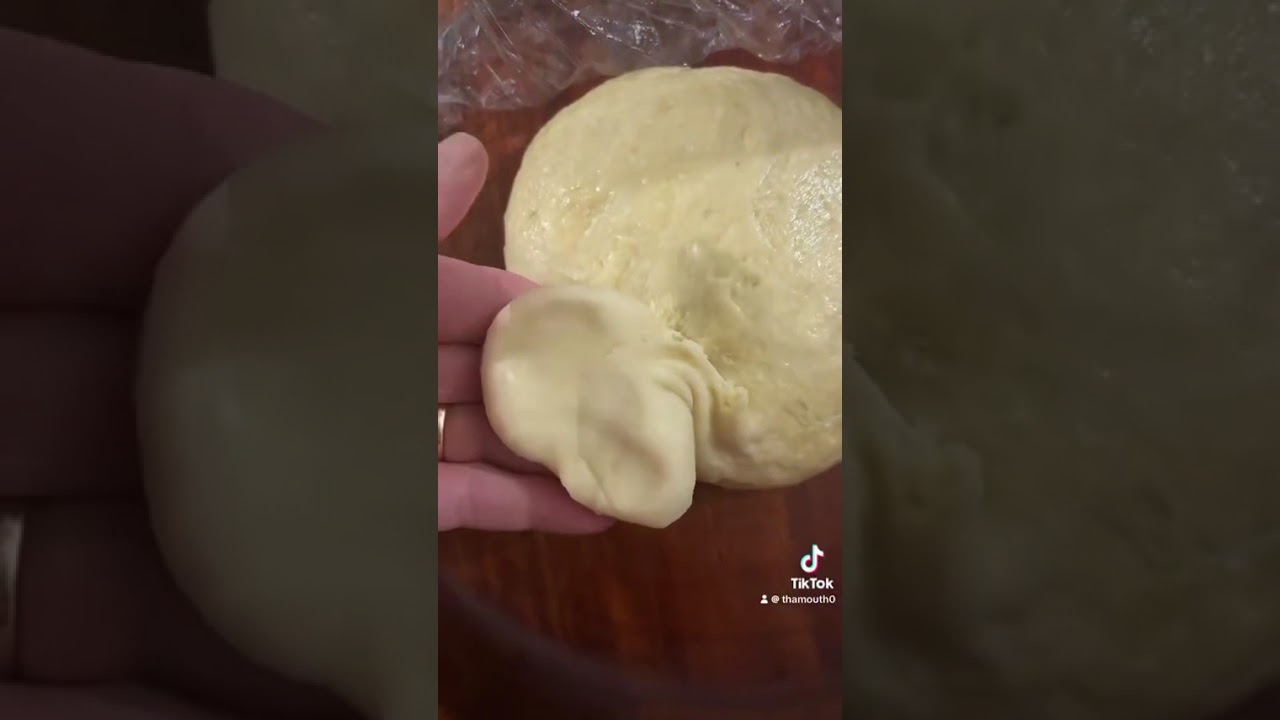 Un gâteau traditionnel préparé dans une boîte de conserve, mielleux !