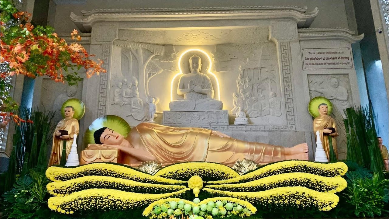 Nỗ lực, không phóng dật .Tự điều, khéo chế ngự. Bậc trí xây hòn đảo,Nước lụt khó ngập tràn.