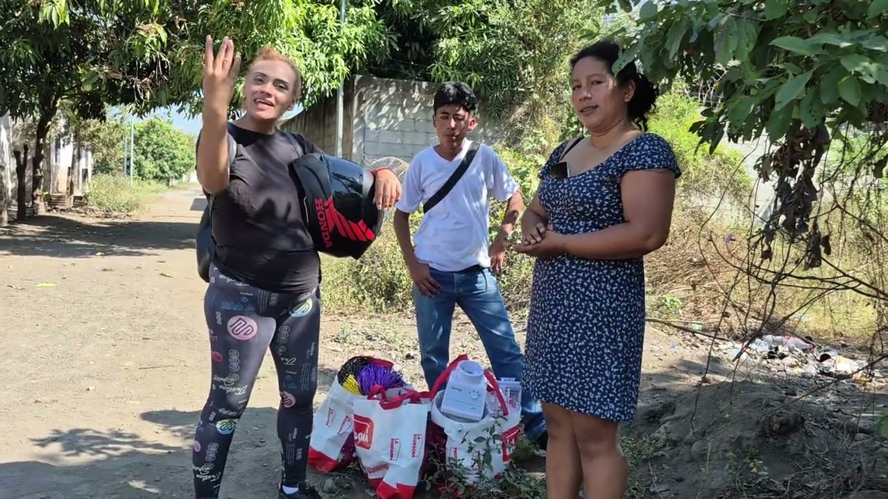 KARINA sale a la calle a vender todas sus cosas para reunir el dinero para sacar a su hermano