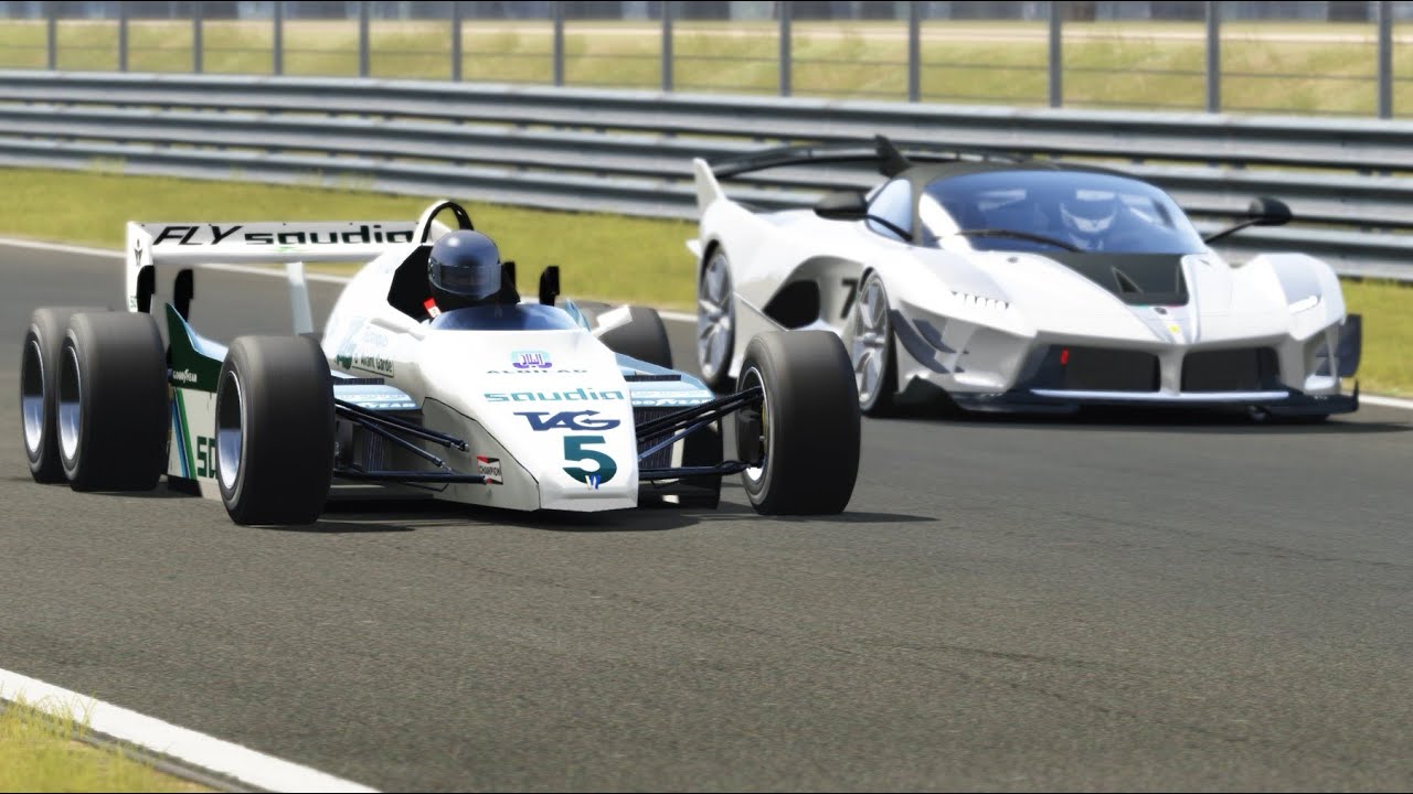 F1 Williams FW08B vs Ferrari FXX K Evo at Monza