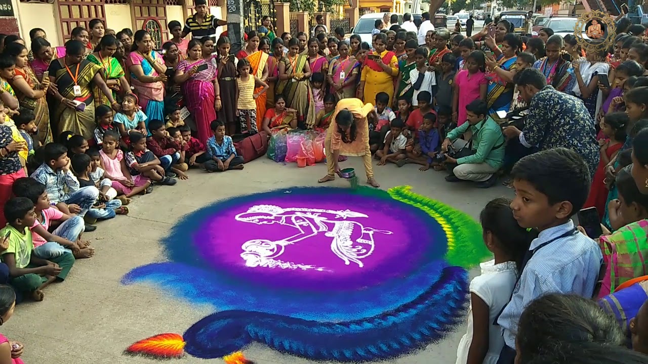 आवड रांगोळीची :- Fastest rangoli artist ( महाराष्ट्र की फास्ट रंगोली कलाकार राजश्री भागवत)