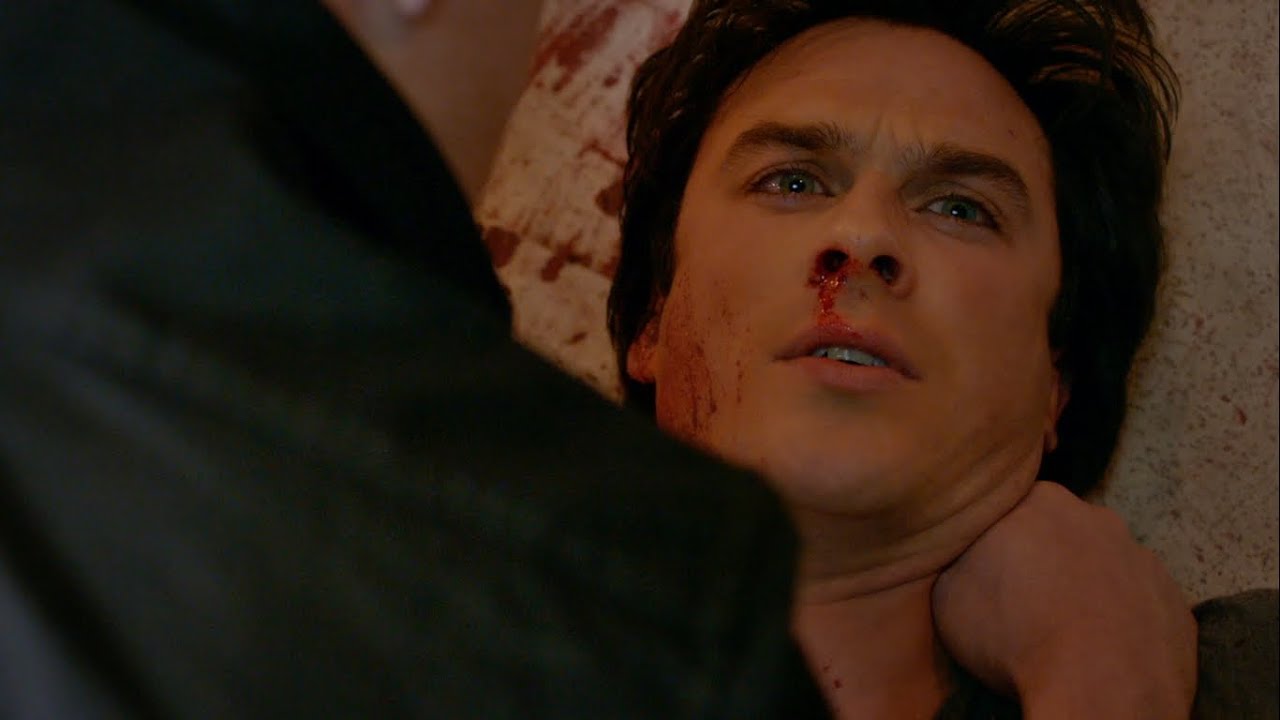 TVD 7x12 - Damon decides to fight Julian to death, Stefan saves him. 