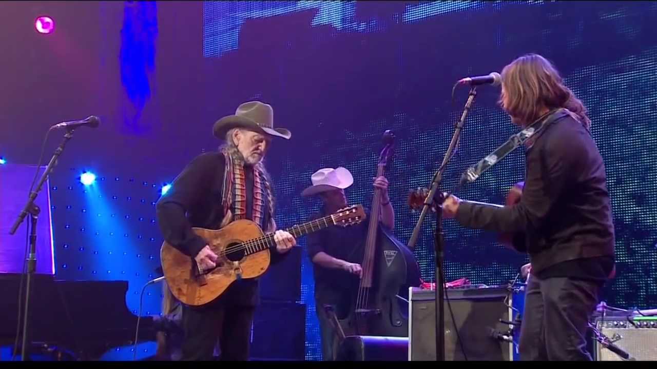 Willie Nelson & Lukas Nelson - Just Breathe (Live at Farm Aid 2013)