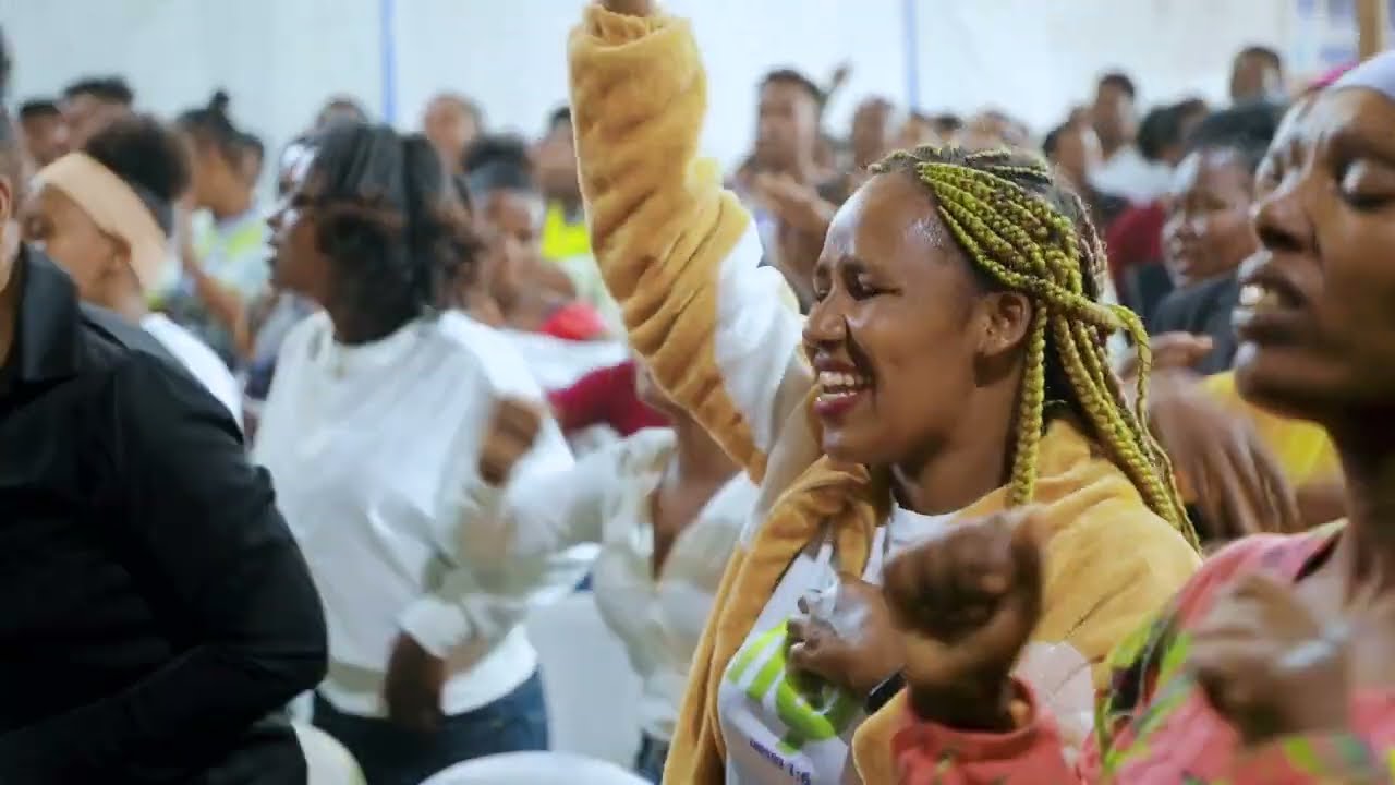 ድንቅ የአምልኮ ግዜ በዙርያዬ.........siger tesfu 