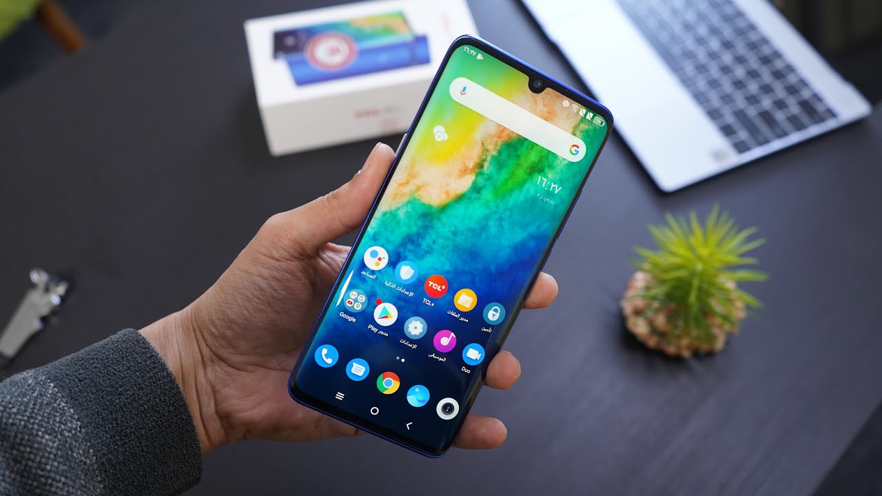 شاشة اموليد في هاتف TCL 10 Plus