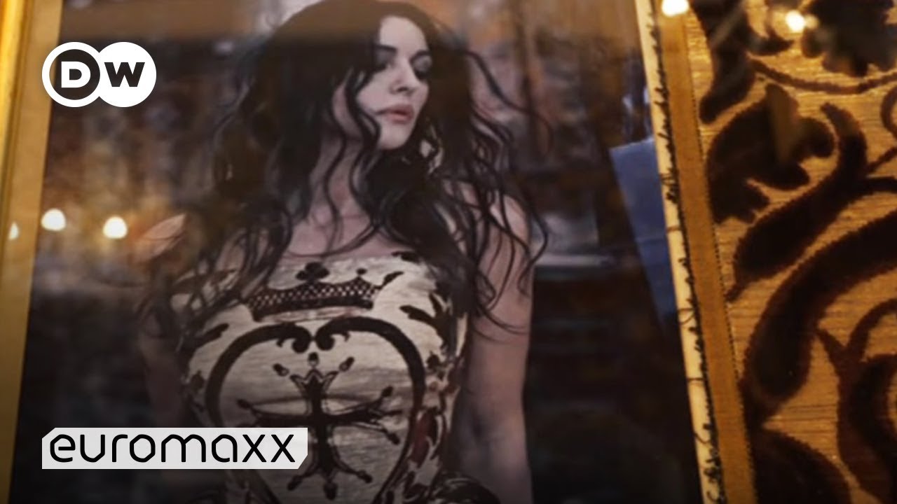 Italian fashion loves silk & velvet from Venice | Venezia, Italia | Voluptuous in Venice