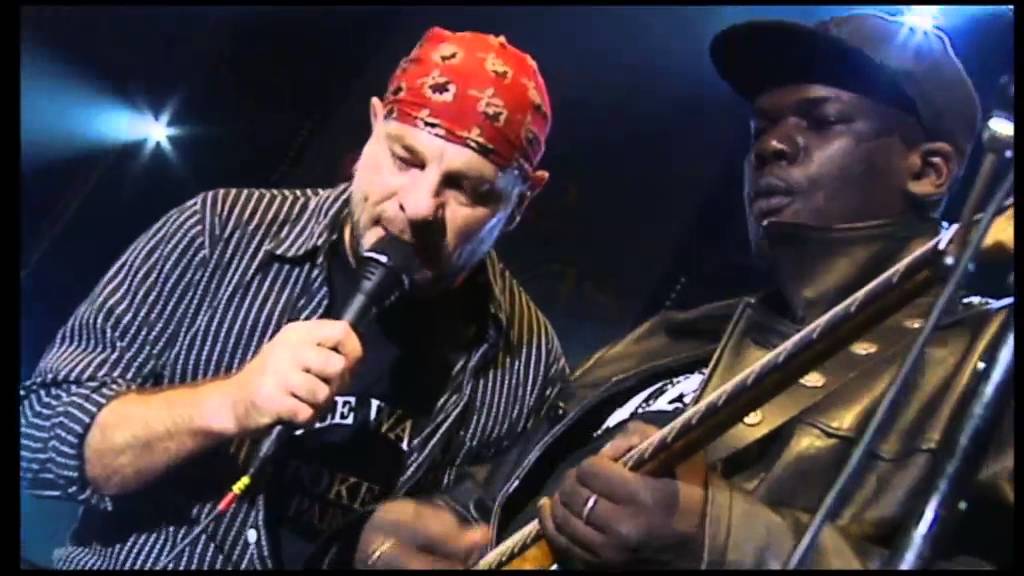 TRUST Soulagez-vous dans les urnes...2006