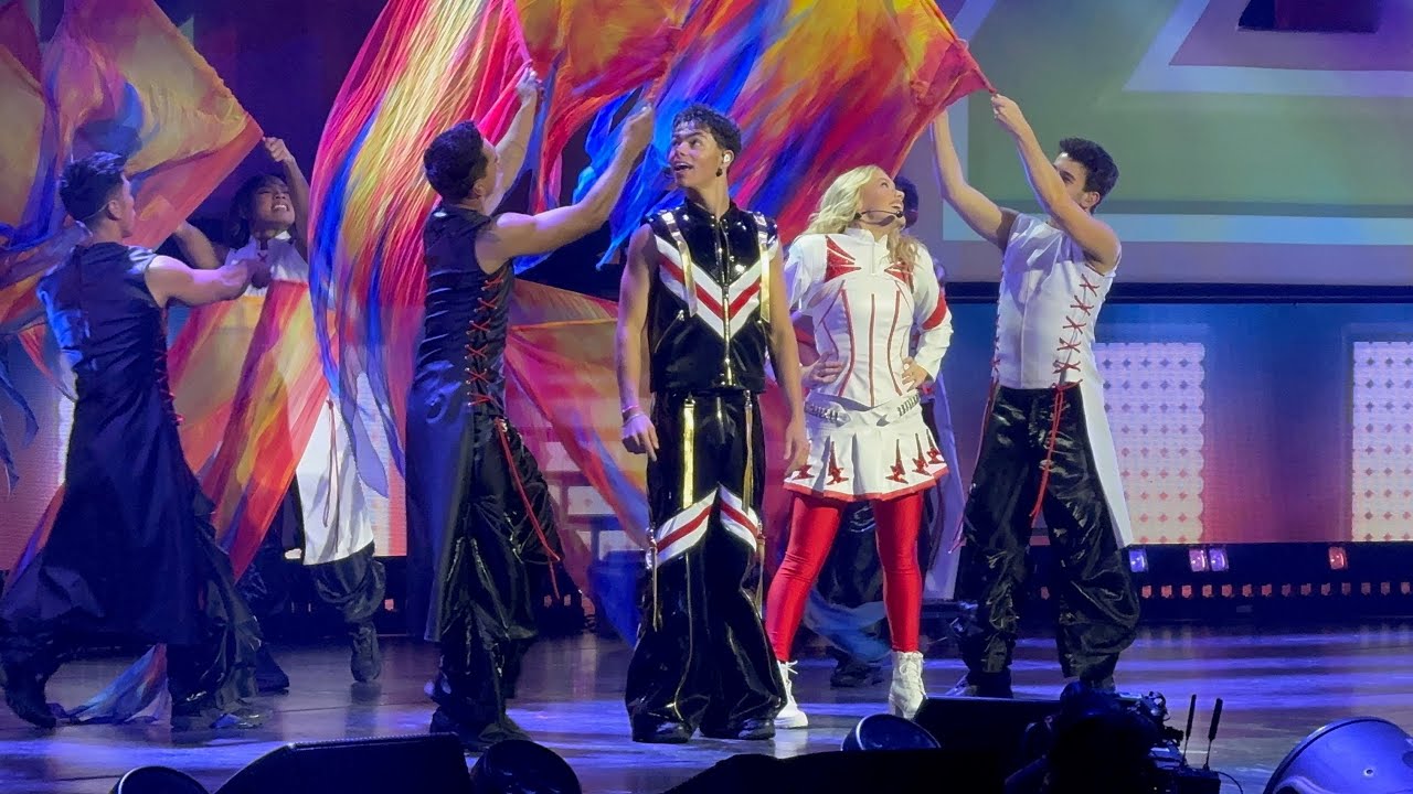 “Don’t Mess With Us”—Freya Skye & Malachi Barton  Live Performance    (Worlds Collide Tour)