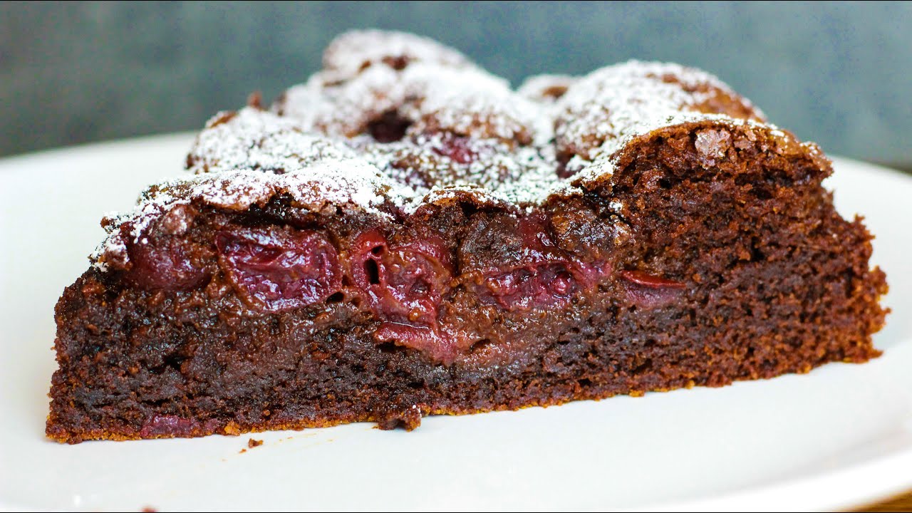 Saftiger Schoko Kirsch Kuchen - Schokoladenkuchen mit Sauerkirschen