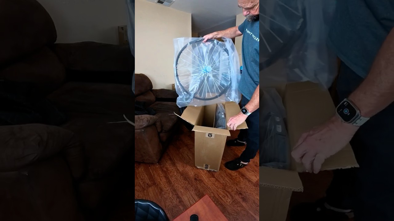 Rope spokes on a bicycle wheel 