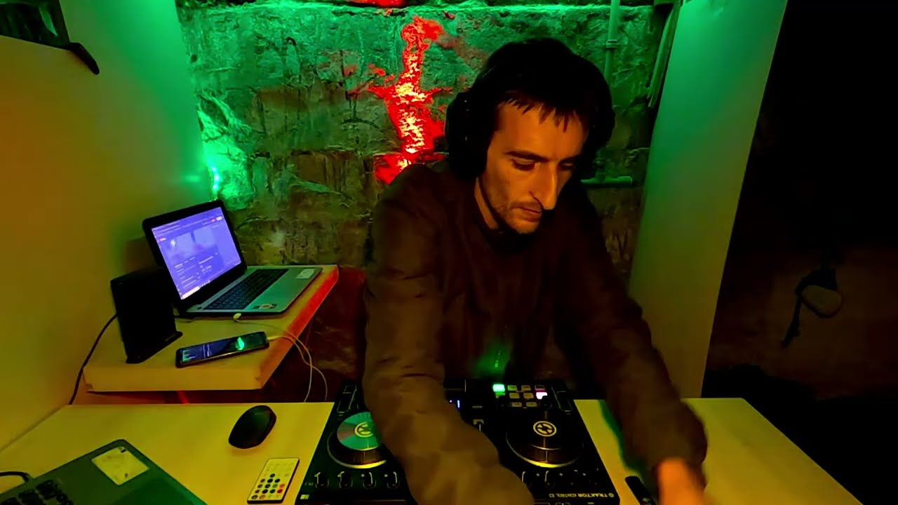 A House/Deep House Mix 2026 by Ruy (From 1991 to 2025)