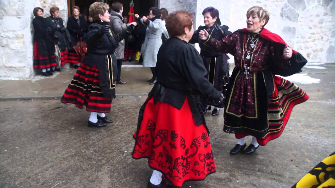 AGUEDAS 2015 , bailando el Pingacho   (Jose Maria)
