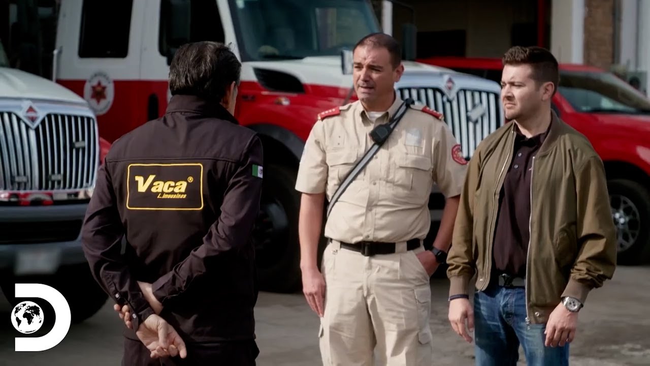 La sorprendente entrega de un camión de bomberos restaurado | Mexicánicos: 10 años | Discovery