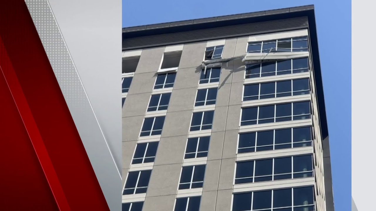 Sky 2 shows smoke after downtown Houston high-rise explosion injures at least 6