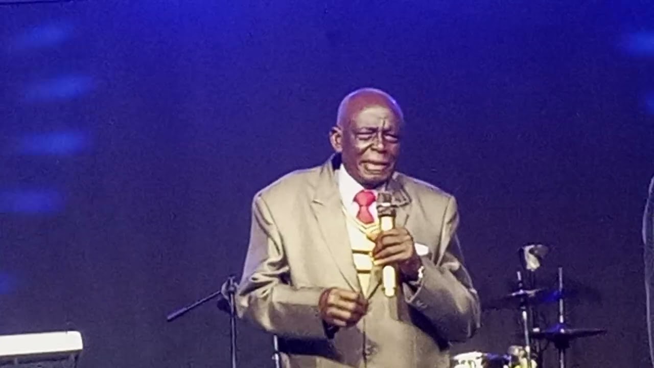 Umwungere wa mbere Pentecôte Gashikanwa yigisha mu giteramo 