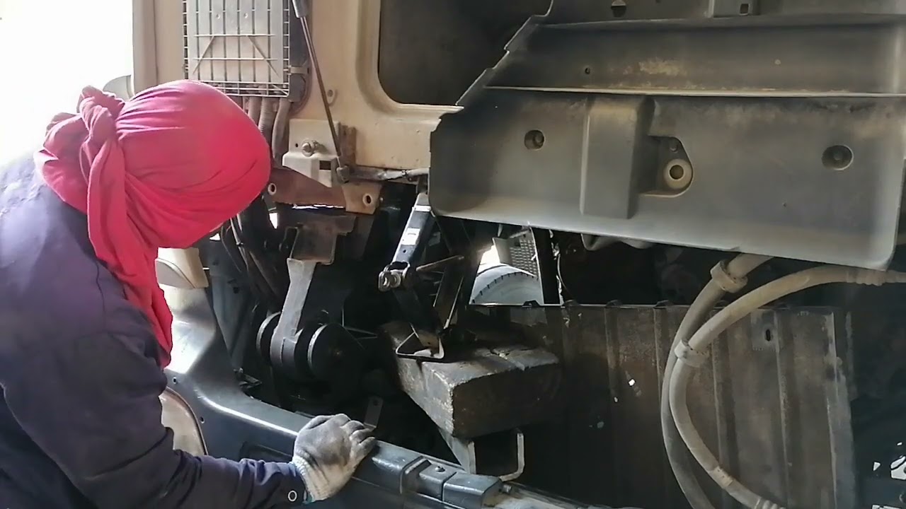 how to fixed cabin bushing Mercedes-Benz actros 2040