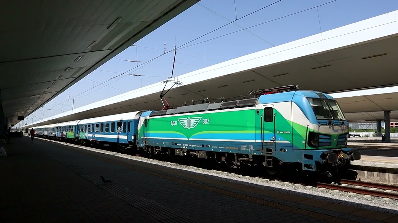 БВ 3621 и БВ 3623 стартират от Централна гара с машини 80 038 и 80 036...
