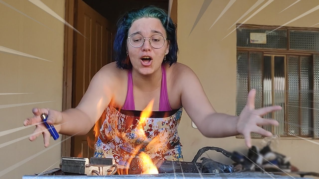 QUEIMEI O PC DA ANNA BANANA...