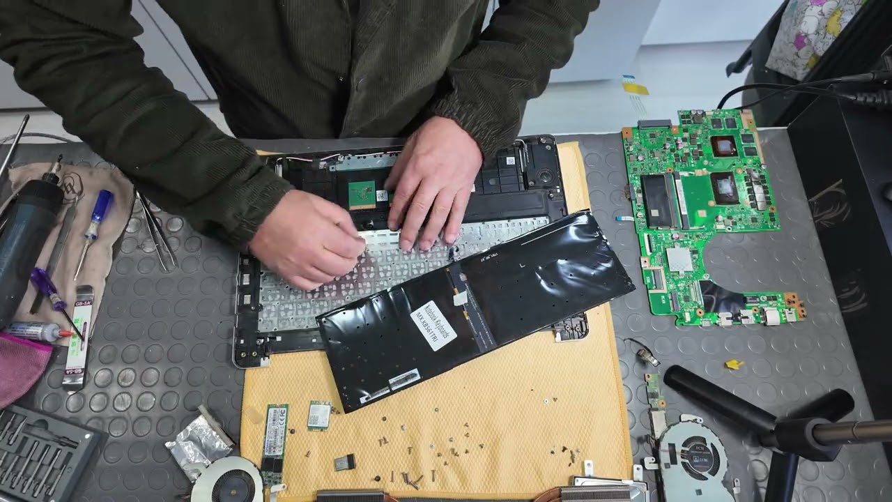 Asus X556U Klavye Değişimi & İç Temizlik | X540 / X555 Modelleri İçin Rehber